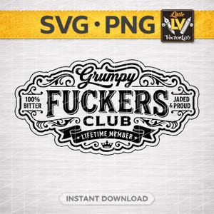 Może przedstawiać: Czarno-biała grafika z napisem "Grumpy Fuckers Club" w ozdobnej ramce. Projekt zawiera frazy "100% Bitter", "Jaded & Proud" i "Lifetime Member". Słowa "SVG PNG" znajdują się na górze.