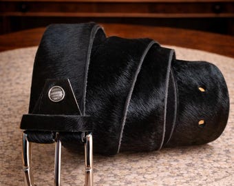 Zwarte hair-On rundleren riem – herenaccessoire in westerse stijl