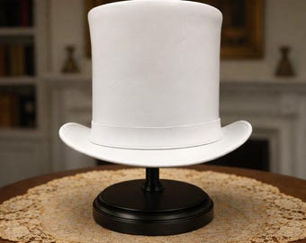 Chapeau haut de forme artisanal en cuir blanc pour marié