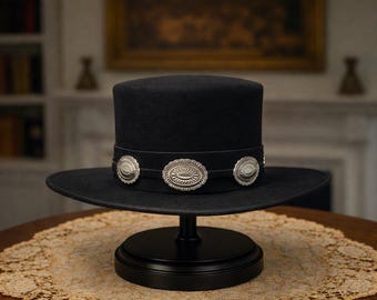 Chapeau haut de forme steampunk noir avec conchos argentés chapeau de costume gothique victorien