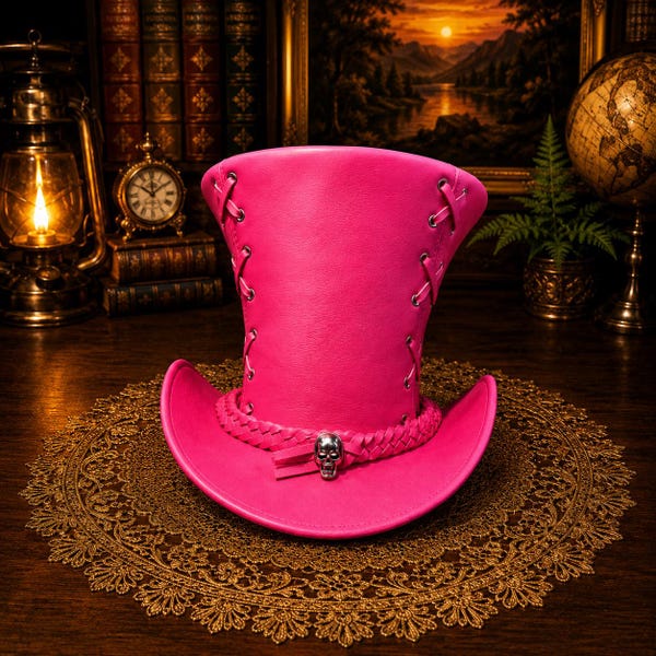 Chapeau haut de forme steampunk rose avec tête de mort gothique, style victorien du chapelier fou
