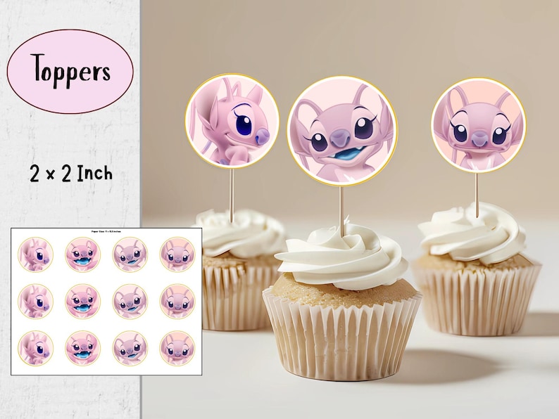 Puede incluir: Cupcakes con glaseado blanco y adornos de personajes. Los adornos redondos con fondo rosa presentan un personaje de dibujos animados. La imagen tambi&eacute;n muestra una hoja de adornos a juego, cada uno de 5,08 x 5,08 cm.