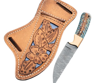 Ręcznie robiony nóż ze stali damasceńskiej, rękojeść z szyszki sosnowej w kolorze turkusowym, skórzana pochwa