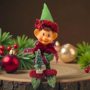 Vintage-Stoff-Knieumarmungs-Elfe • Elfen-Regal-Sitzpuppe im Mid-Century-Stil, Kitsch-Weihnachtsdeko