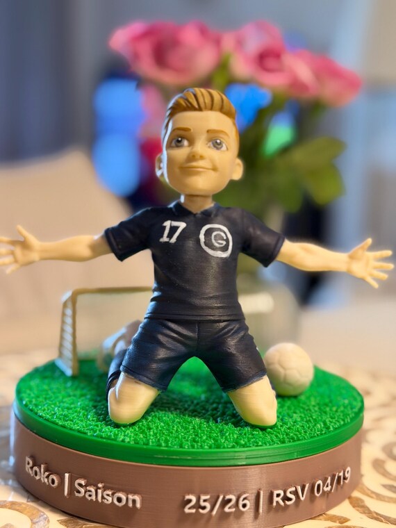 Custom 3D Figurine from Photo with Custom Object – Realistic/Animated, 4 Colors — photo 2 (ref 4DF709B5)