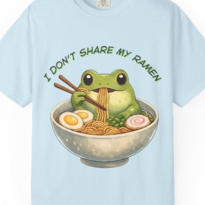 おもしろいカエルのラーメンシャツ、麺好きのグラフィックTシャツ