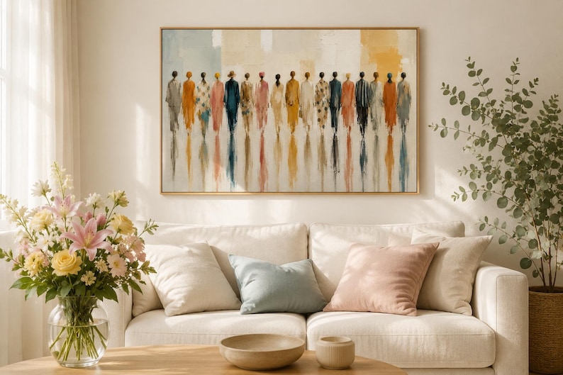 K&ouml;nnte beinhalten: Ein rechteckiges Wandbild mit einer Reihe abstrakter Figuren in verschiedenen Farben, darunter Orange-, Blau-, Gelb- und Graut&ouml;ne. Die Figuren sind mit vertikalen Pinselstrichen dargestellt, die unter ihnen einen Spiegeleffekt erzeugen.