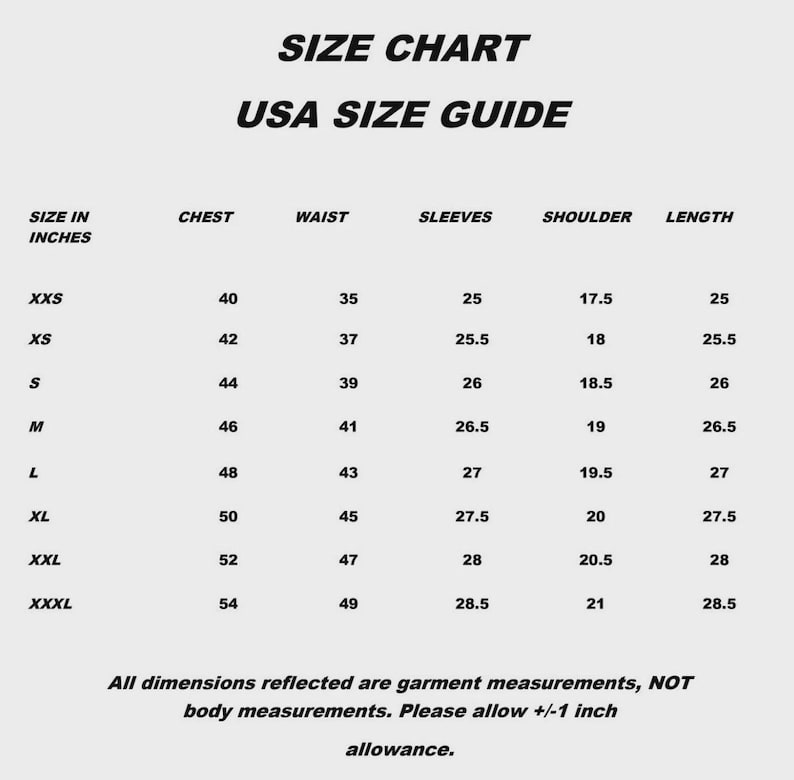 Puede incluir: Una tabla de tallas titulada "SIZE CHART USA SIZE GUIDE" con medidas en pulgadas para pecho, cintura, mangas, hombros y largo. Las tallas van de XXS a XXXL, con las medidas correspondientes. El texto indica que todas las medidas son de la prenda.