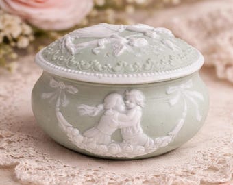 Antique German Bisque Porcelain Art Nouveau Trinket Box with Relief Putti, Attributed to Schafer & Vater, circa 1890–1915
