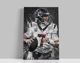 Peut inclure: Impression sur toile d'un joueur de football américain portant un maillot blanc et rouge avec le numéro 7. Le joueur porte un casque noir et tient un ballon. Le fond présente un effet d'éclaboussure noir et blanc.