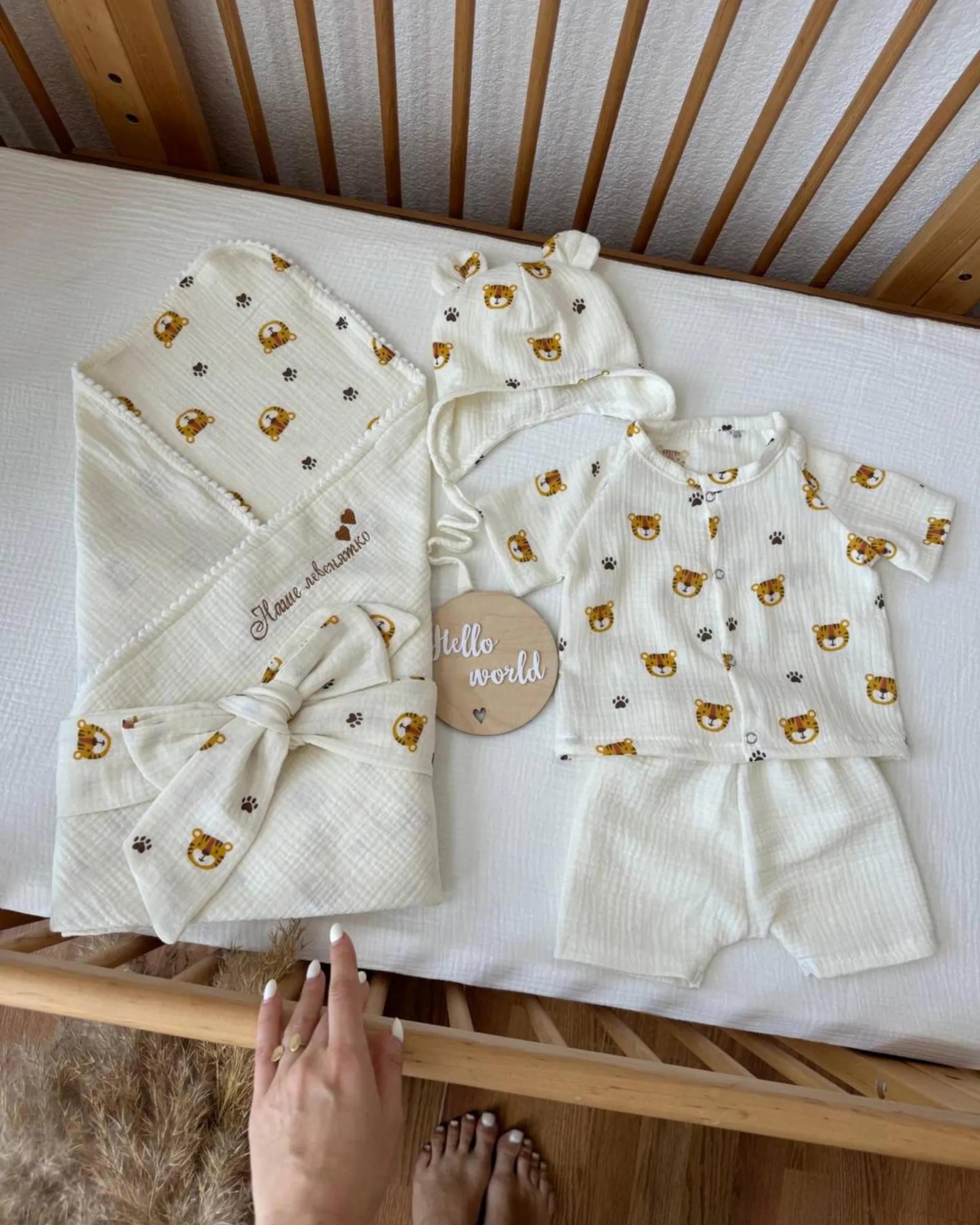 Newborn Muslin Baby Gift Set, Cotton Coming Home Outfit, Baby Blanket and Hat
