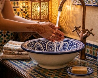 Lavabo de cerámica marroquí pintado a mano: Lavabo de baño de cerámica Fes azul y blanca