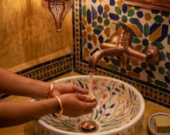Lavabo marroquí de cerámica artesanal. Exquisito diseño floral.