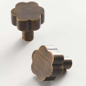 Antike Messingblumenknöpfe, Schubladenknäufe aus massivem Messing, moderne Küchengriffe