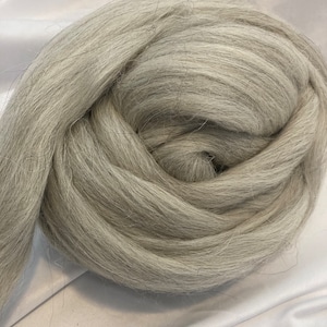 Faroe Island Sheep Wool - Combed Top - 100 grams of beautiful, natural light grey wool
