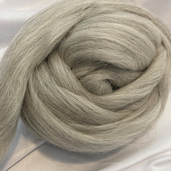 Faroe Island Sheep Wool - Combed Top - 100 grams of beautiful, natural light grey wool