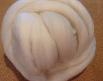 Targhee wool roving, Targhee Top - 100 grams - From the Targhee Sheep - Great for spinning, felting, dyeing and weaving