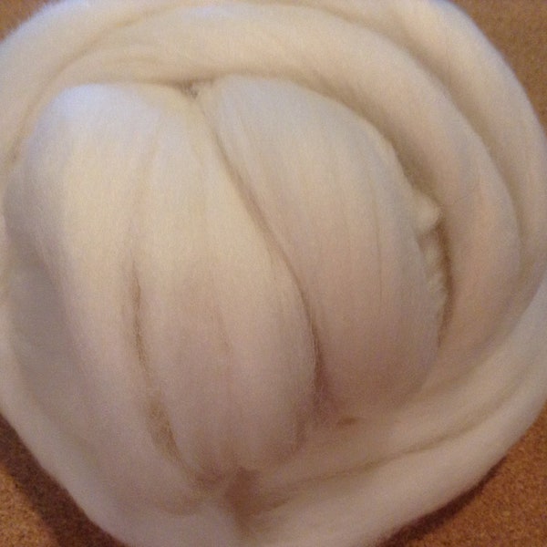 Targhee wool roving, Targhee Top - 100 grams - From the Targhee Sheep - Great for spinning, felting, dyeing and weaving