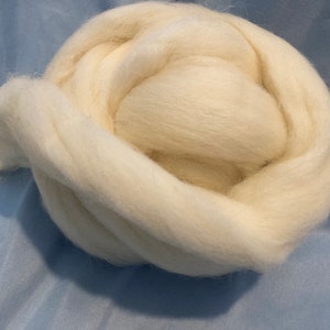 Bergschaf wool roving, White Bergschaf wool top, 100 grams - great for spinning, felting or dyeing