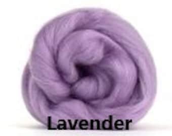 Mecha Corriedale teñida, la parte superior teñida en color lavanda, ideal para hilar, fieltrar o tejer, 100 gramos de fibra.