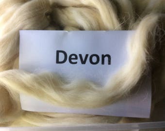 Devon roving, natural devon top - 100 grams - great for spinning, felting or dyeing. Wool is from the Devon sheep breed of England