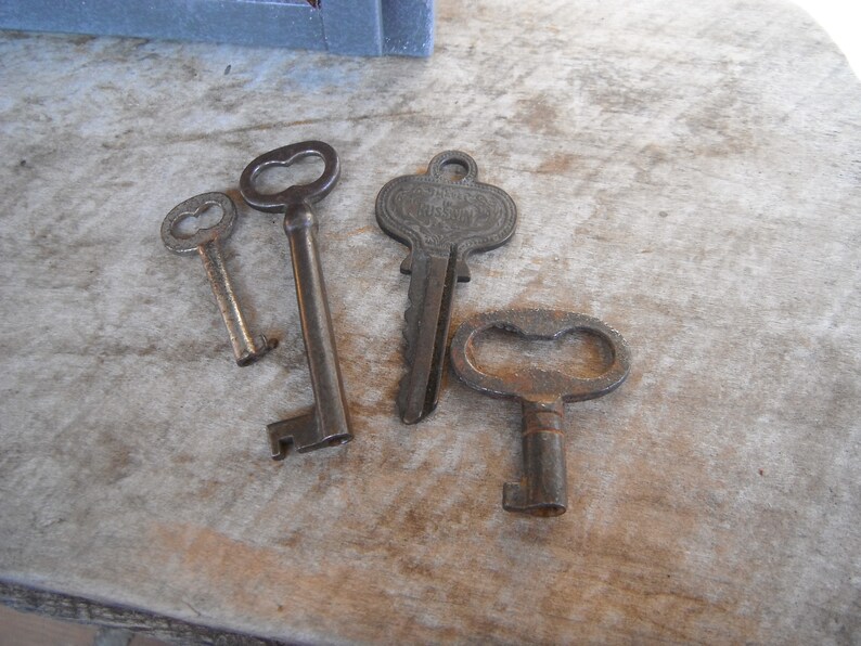 Vintage Lot of Skeleton Keys