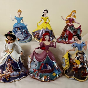 DISNEY FOREVER 2004 PORSLINSDOCKOLLEKTION (Ariel, Jasmine, Belle, Aurora, Snövit, Askungen) bild 1