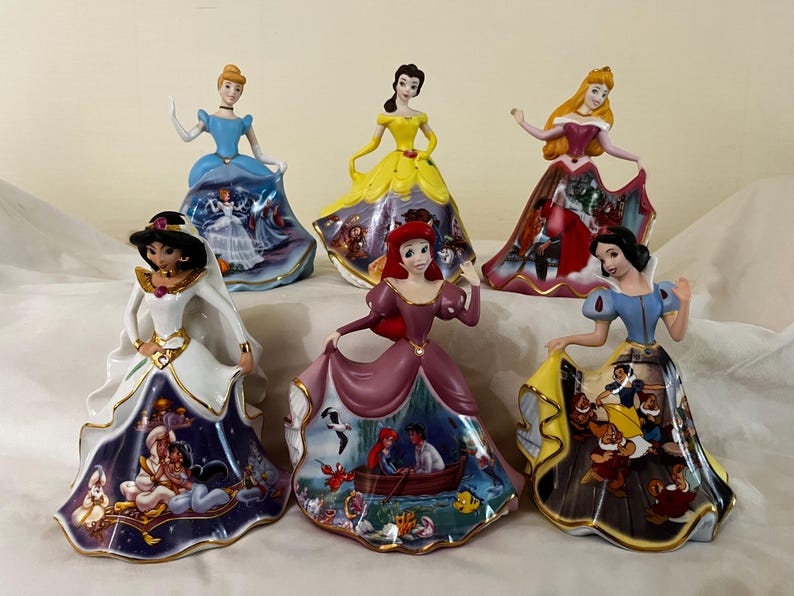 DISNEY FOREVER 2004 PORSLINSDOCKOLLEKTION (Ariel, Jasmine, Belle, Aurora, Snövit, Askungen) bild 1
