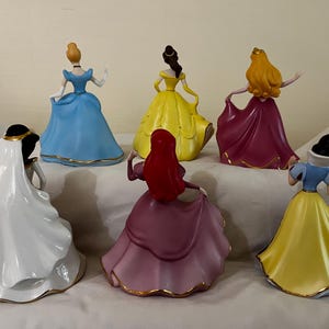DISNEY FOREVER 2004 PORSLINSDOCKOLLEKTION (Ariel, Jasmine, Belle, Aurora, Snövit, Askungen) bild 2
