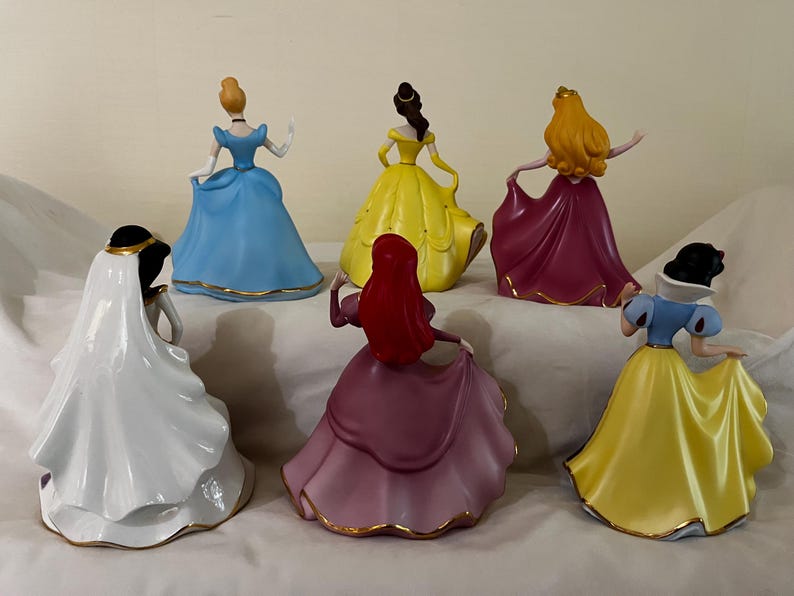 DISNEY FOREVER 2004 PORSLINSDOCKOLLEKTION (Ariel, Jasmine, Belle, Aurora, Snövit, Askungen) bild 2