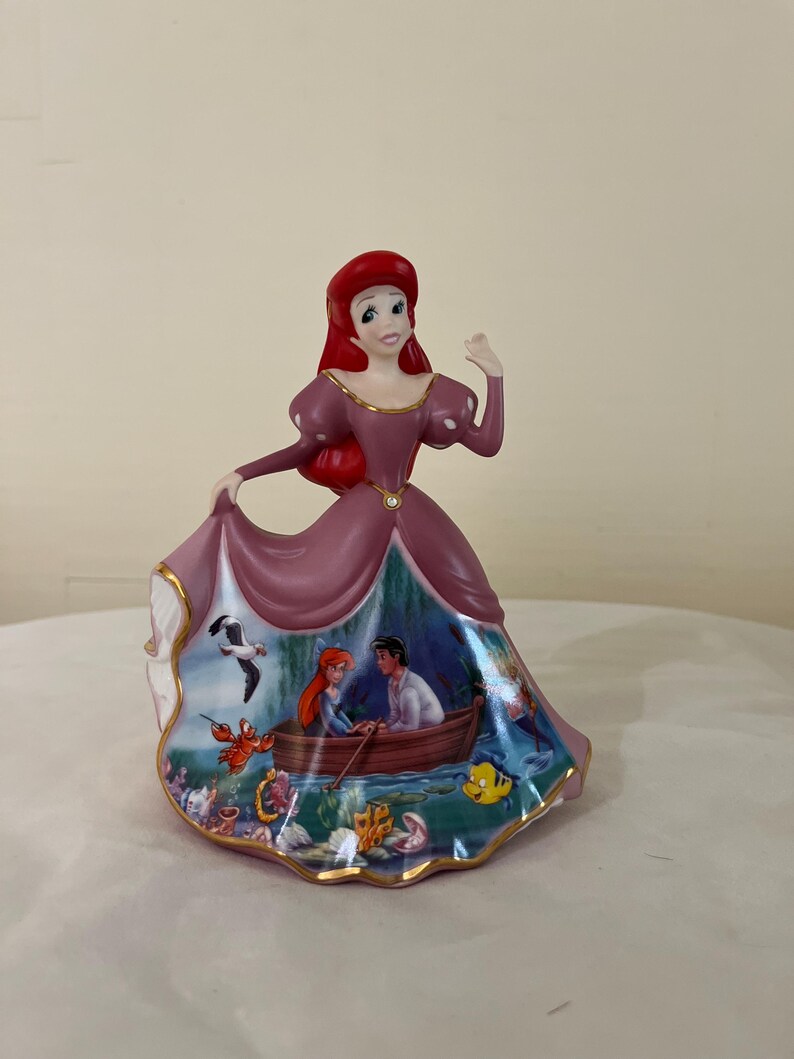 DISNEY FOREVER 2004 PORSLINSDOCKOLLEKTION (Ariel, Jasmine, Belle, Aurora, Snövit, Askungen) bild 6