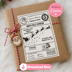 Puede incluir: Un paquete de papel marrón atado con cordel rojo y blanco, con una etiqueta de madera de Santa Claus y una etiqueta de envío rectangular. La etiqueta incluye el texto North Pole Express y un gráfico de un trineo tirado por renos.