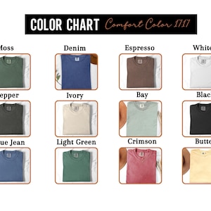Op de afbeelding: Kleurenkaart van Comfort Color 1717 t-shirts in diverse kleuren, waaronder Moss, Denim, Espresso en White. Andere kleuren zijn Pepper, Ivory, Bay, Black, Blue Jean, Light Green, Crimson en Butter. De tekst "COLOR CHART Comfort Color 1717" staat bovenaan.