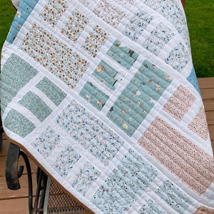 Beautifully Done Digital PDF Quilt Pattern, Layer Cake Quilt Pattern, Fat Quarter Quilt Pattern, 6 Size Quilt Pattern, Instant Download