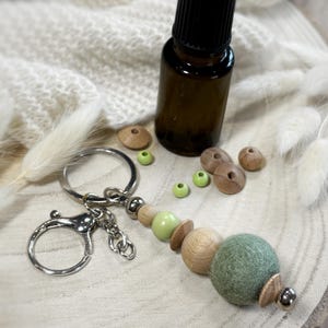 Schlüsselanhänger Filz Holz Diffuser Liva Geschenk Frauen Freundin Kinder Duftanhänger ätherische Öle kleine Geschenkidee Diffusor