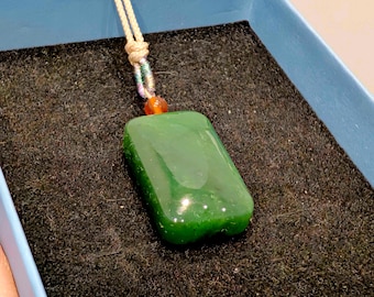 Colgante de jade verde nefrita natural "Placa de la Paz", pequeño dije de tableta de la serenidad, regalo de joyería artesanal
