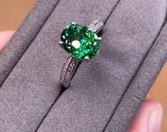 Anillo de granate verde tsavorita natural - Auténtica plata de ley 925, joyería vibrante con piedras preciosas para ella.