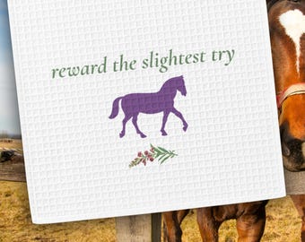 Strofinaccio da cucina a nido d'ape con motivo equestre, Strofinaccio da tè con cavallo "Ricompensa il minimo tentativo", Decorazione per la casa di campagna/fienile, Regalo per amante dei cavalli, addestratrice/cowgirl