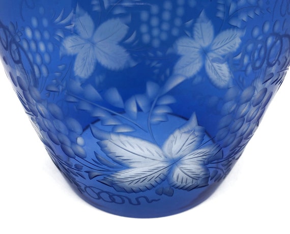 上質なコバルトブルーの脚付きローズボウルガラス花瓶、カットトゥ