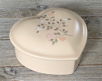 Vintage Porcelain Ceramic Phaltzgraff Heart Shaped Jewelry/Trinket Box