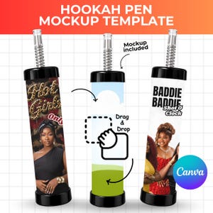Puede incluir: Una plantilla digital de maqueta de bolígrafo hookah con tres bolígrafos cilíndricos con tapas negras y boquillas transparentes. El bolígrafo izquierdo muestra el texto Hot Girls Only, el centro muestra un área de arrastrar y soltar, y el derecho muestra Baddie Baddie Shot O Clock.