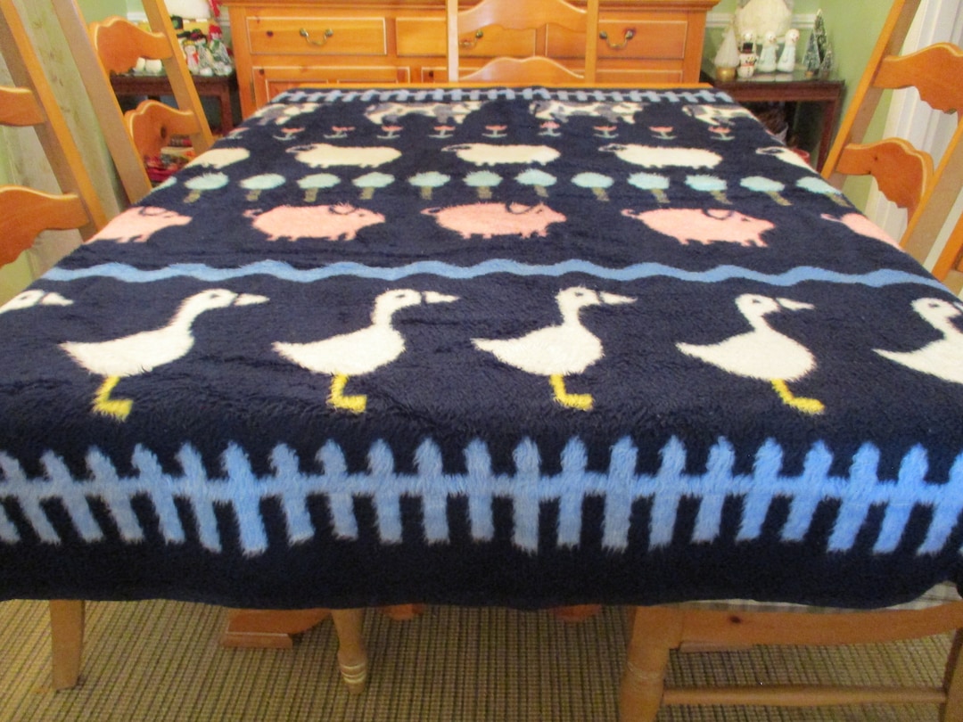 Vintage 1980s Crown Crafts Vuteks Blanket Acrylic 56 X 68 Navy Etsy