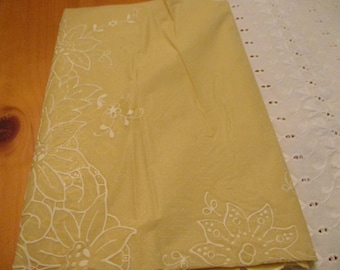 Vintage Madeira 54 x 72 Oblong All Vinyl Tablecloth Lace Look Madeira Embroidery Look NIP EVC No Issues Butterscotch Yellow