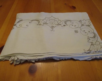 Vintage Madeira Linen Tablecloth Hand Embroidery w/ Cutwork Floral Leaves Scrolls EVC 49"W x 64"L  No Issues