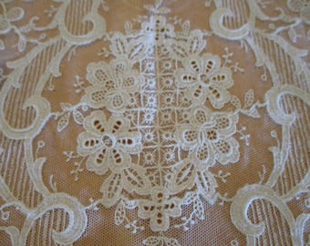 Vintage or Antique Tambour? Net Lace Table Runner Dresser Scarf Accent Cloth Doily 14"W x 51"L Five Floral Bouquets Natural EVC See Photos