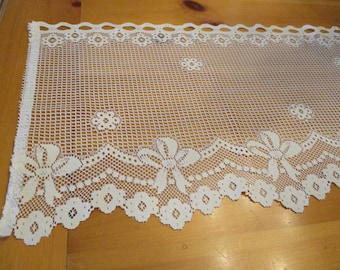 Vintage Lace Valance Bows & Flowers Scalloped 49" W x 17 1/2"L EXCELLENT Cond No Issues 16" drop Ivory White Looks Darker Bunched or Folded