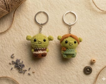 Llavero de Shrek y Fiona a crochet / Llavero amigurumi de Shrek / Mini llavero de ogro / Llavero de pareja de cuentos de hadas / Regalo de crochet hecho a mano