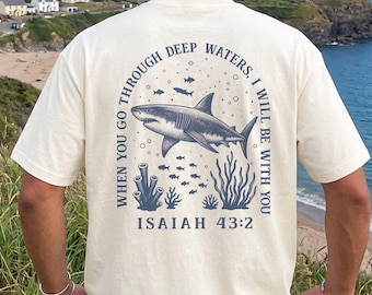 イザヤ書43章2節 サメ クリスチャンシャツ 深海信仰Tシャツ かわいい美的聖書の一節シャツ 海の信仰シャツ イエスギフト
