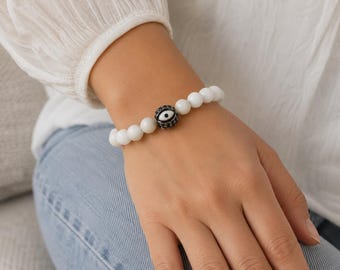 Armband aus weißem, mattem Jade, Armband mit dem Symbol des Bösen Blicks, 10 mm breites, dehnbares Edelsteinarmband, Strass-Schutzarmband, Geschenk für Frauen