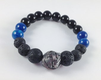 Herren Lava Stretch Armband, Onyx, blaue Fossilien Perlen, Silberdraht Kugel